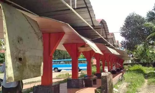 43 ലക്ഷത്തിന് മോടിപിടിപ്പിച്ച ബസ്സ്റ്റാൻഡ് ആർക്കും വേണ്ടാത്ത നിലയിൽ 43 ലക്ഷത്തിന് മോടിപിടിപ്പിച്ച ബസ്സ്റ്റാൻഡ് ആർക്കും വേണ്ടാത്ത നിലയിൽ