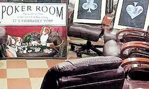 ഫ്ലാ​റ്റ് സ​മു​ച്ച​യ​ത്തി​ലെ ചൂതാട്ട കേന്ദ്രത്തിലെത്തിയത്​ അതിസമ്പന്നർ; 12 പേരെ തിരിച്ചറിഞ്ഞു