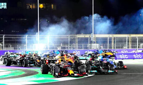 കിരീടത്തിലേക്ക്​ കുതിച്ച്​ ഹാമിൽട്ടൺ