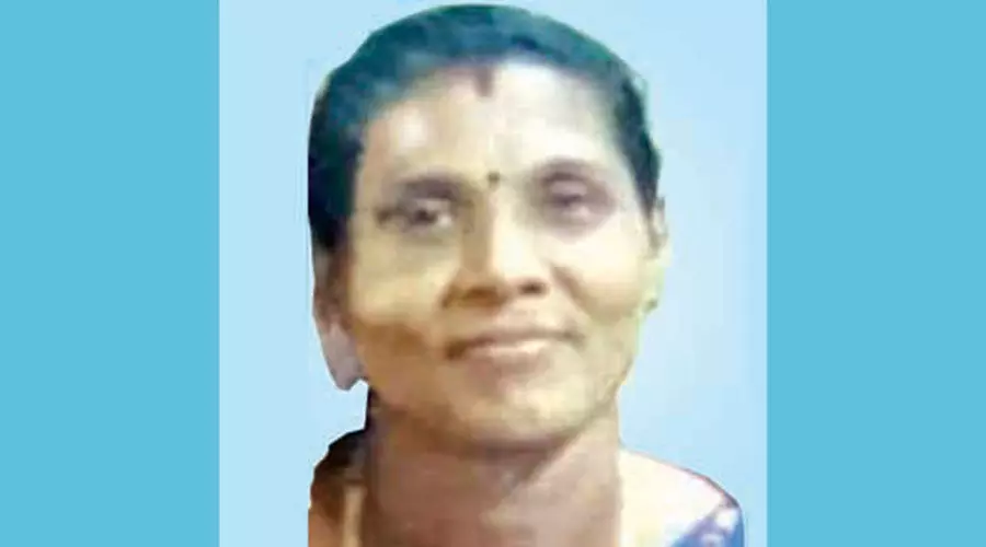 പാതിരാത്രി യുവതിയെ വെട്ടിക്കൊന്നു; ഭർത്താവ് പിടിയിൽ പാതിരാത്രി യുവതിയെ വെട്ടിക്കൊന്നു; ഭർത്താവ് പിടിയിൽ