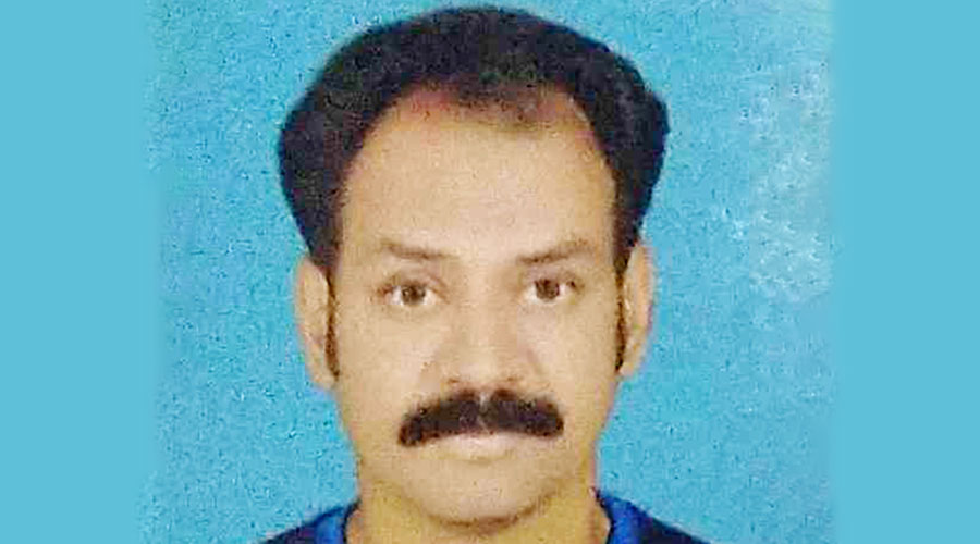 റഫീഖിെൻറ കുടുംബം അനാഥമാവരുത്; സുമനസുകൾ കനിയണം റഫീഖിെൻറ കുടുംബം അനാഥമാവരുത്; സുമനസുകൾ കനിയണം