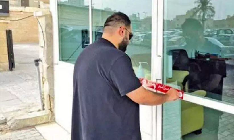 മു​നി​സി​പ്പ​ൽ പ​രി​ശോ​ധ​ന: ആ​റ്​ ക​ട​ക​ൾ അ​ട​പ്പി​ച്ചു