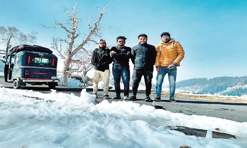 Pookkiparambu to Kashmir in Auto Young people on an adventurous journey