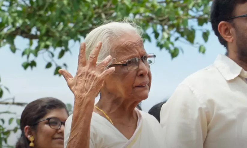 പി.കെ. മേദിനി എൺപത്തിയെട്ടാം വയസ്സിൽ പുതുതലമുറക്കായ് പാടിയ ഗാനം പുറത്തിറങ്ങി പി.കെ. മേദിനി എൺപത്തിയെട്ടാം വയസ്സിൽ പുതുതലമുറക്കായ് പാടിയ ഗാനം പുറത്തിറങ്ങി