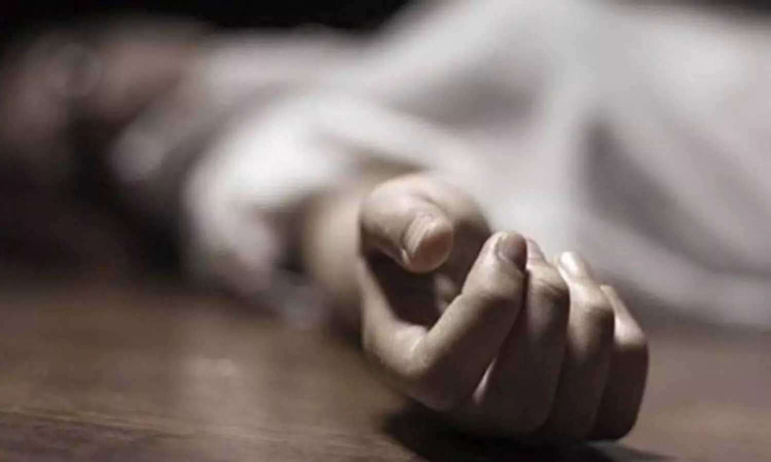 പ്രാ​കൃ​ത ചി​കി​ത്സക്ക് വി​ധേ​യ​മാ​ക്കി​യ​തി​നെ​ത്തു​ട​ർ​ന്ന്  യുവതി മ​രി​ച്ച​താ​യി ബ​ന്ധു​ക്കൾ