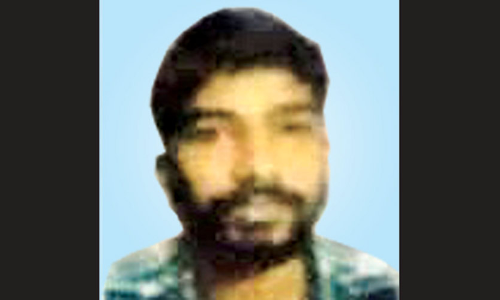 സ​ഹോ​ദ​രി​യെ​യും അ​മ്മ​യെ​യും ജ്വ​ല്ല​റി​യി​ലി​രു​ത്തി മ​ട​ങ്ങി​യ യു​വാ​വ് വീ​ട്ടി​ൽ തൂ​ങ്ങി​മ​രി​ച്ച നി​ല​യി​ൽ