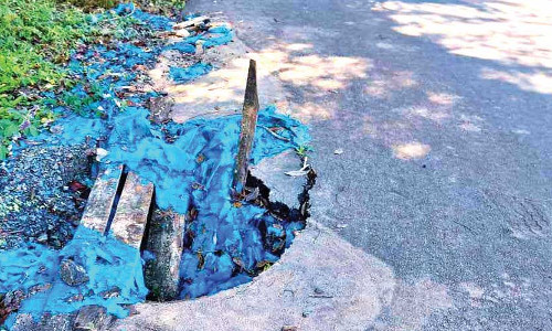 റോഡിലെ കുഴി അടച്ചില്ല; ബൈക്കപകടത്തിൽ യുവാവിന് ഗുരുതര പരിക്ക് റോഡിലെ കുഴി അടച്ചില്ല; ബൈക്കപകടത്തിൽ യുവാവിന് ഗുരുതര പരിക്ക്