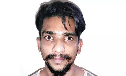 ബ​സി​ൽ പെൺകുട്ടിയോട് അപമര്യാദയായി പെരുമാറിയ യുവാവ് പിടിയിൽ