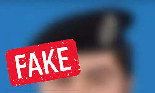 വ്യാ​ജ പൊ​ലീ​സ്​ ഇ​ന്ത്യ​ക്കാ​ര​നെ ക​വ​ർ​ച്ച ചെ​യ്​​തു