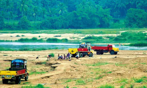 മ​ണ​ൽ​വാ​ര​ൽ: പാ​രി​സ്ഥി​തി​ക അ​നു​മ​തി വൈ​കു​ന്നു