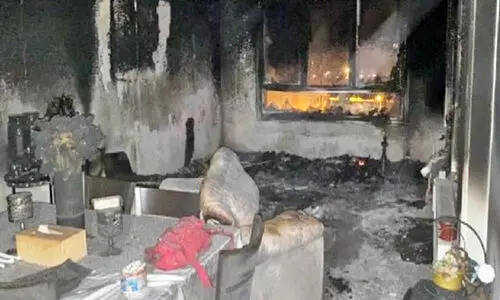 സാ​ൽ​മി​യ​യി​ൽ കെ​ട്ടി​ട​ത്തി​ൽ തീ​പി​ടി​ത്തം