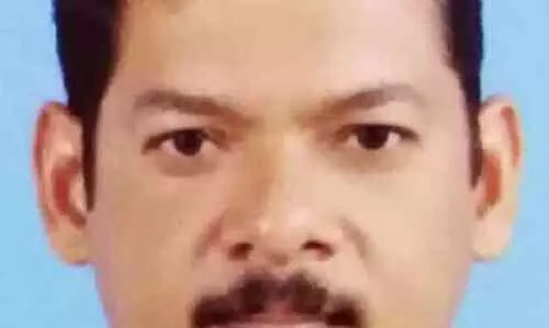 പിതാവും മക്കളും സഞ്ചരിച്ച സ്കൂട്ടറിൽ ലോറിയിടിച്ചു പിതാവ് മരിച്ചു