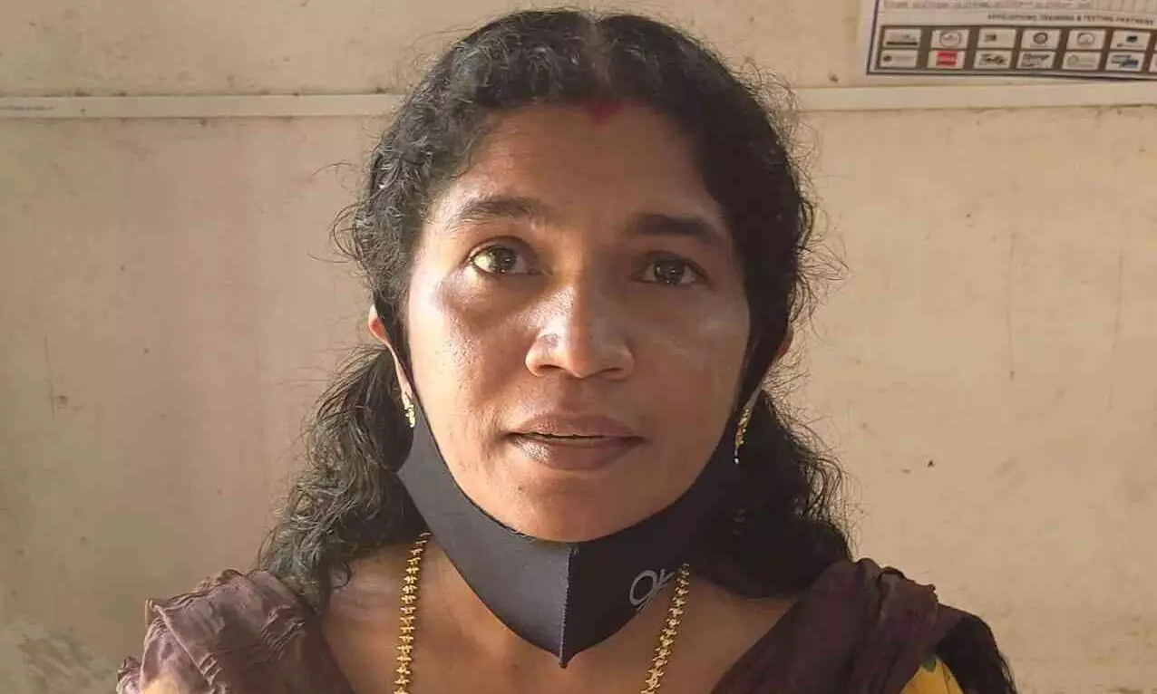 സ്കൂട്ടറിലെത്തി വയോധികയുടെ മാല പൊട്ടിച്ചു കടന്നുകളഞ്ഞ യുവതി പിടിയിൽ