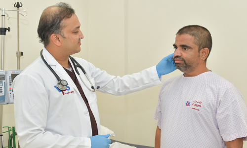 മാ​ര​ക​രോ​ഗം ബാ​ധി​ച്ച പ്ര​വാ​സി​ക്ക് തു​ണ​യാ​യി മ​ല​യാ​ളി ഡോ​ക്​​ട​ര്‍