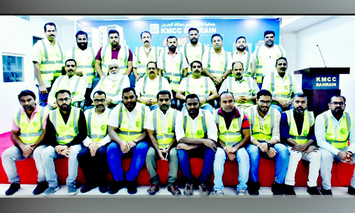 സം​ഗ​മ​വും മ​ധു​ര വി​ത​ര​ണ​വും