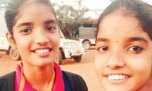 വടംവലിയിൽ താരങ്ങളായി ഇരട്ടകൾ