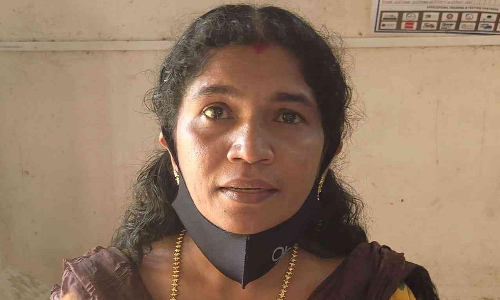 സ്കൂട്ടറിലെത്തി വയോധികയുടെ മാല പൊട്ടിച്ചു കടന്നുകളഞ്ഞ യുവതി പിടിയിൽ