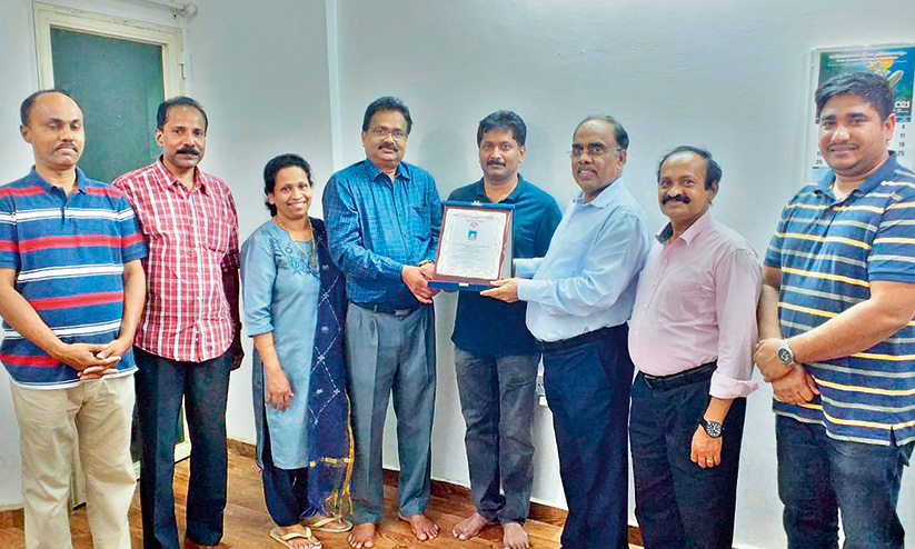 ജയിംസ് വർഗീസിന് യാത്രയയപ്പ് നൽകി ജയിംസ് വർഗീസിന് യാത്രയയപ്പ് നൽകി