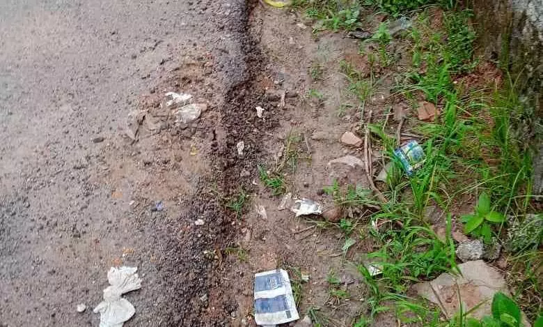 ഇന്‍റർലോക്ക്​ പാകാൻ എടുത്ത കുഴികൾ അപകടക്കെണി