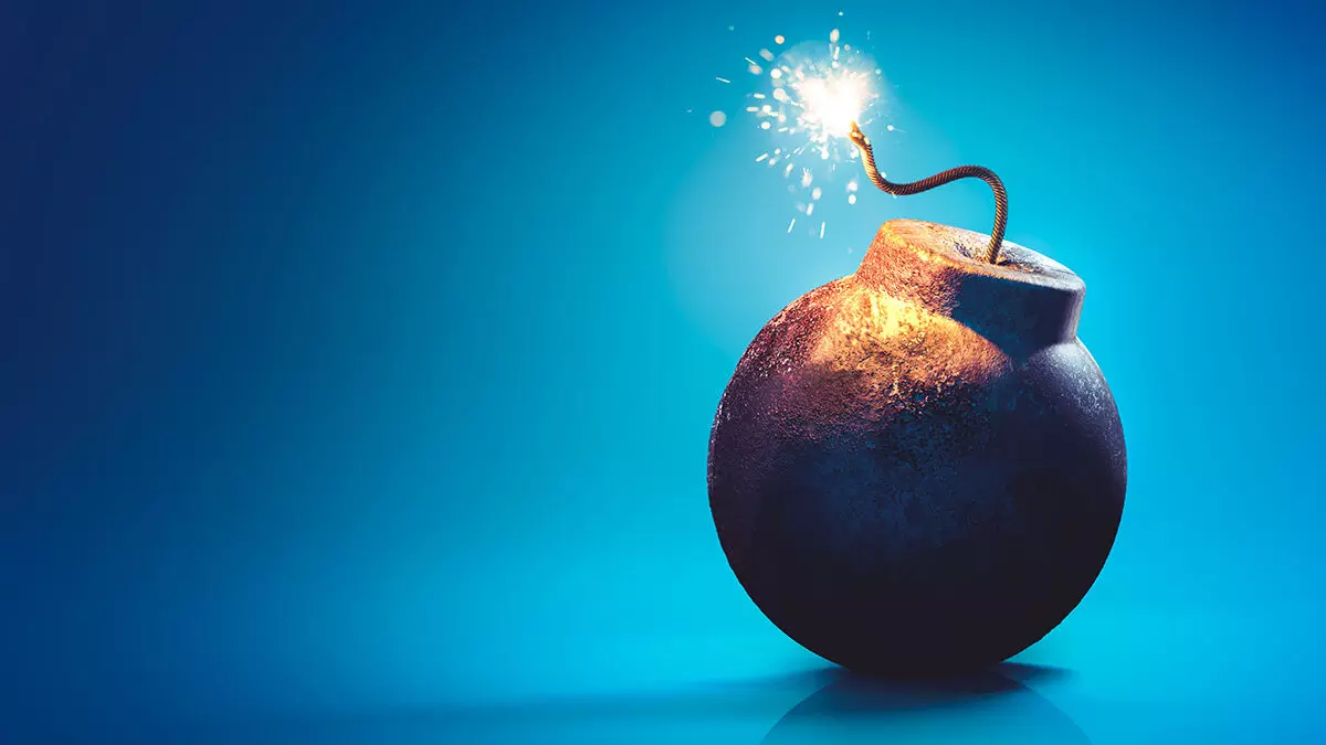 ആളൊഴിഞ്ഞ പറമ്പിൽ നിന്ന് നാടൻ ബോംബുകൾ കണ്ടെടുത്തു ആളൊഴിഞ്ഞ പറമ്പിൽ നിന്ന് നാടൻ ബോംബുകൾ കണ്ടെടുത്തു