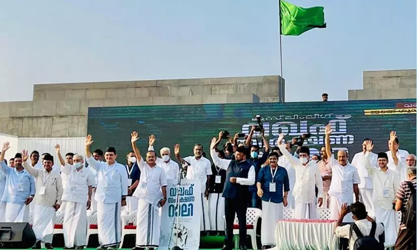 സമുദായത്തിൽ വിള്ളൽ പ്രതീക്ഷിച്ച്​ ക്ലിഫ്​ ഹൗസിൽ പനിച്ചുകിടക്കേണ്ട -സാദിഖലി തങ്ങൾ