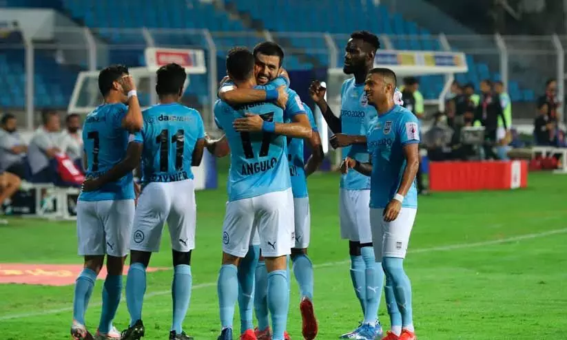 ആവേശപ്പോരിൽ ജാംഷഡ്പുരിനെ വീഴ്ത്തി മുംബൈ ആവേശപ്പോരിൽ ജാംഷഡ്പുരിനെ വീഴ്ത്തി മുംബൈ