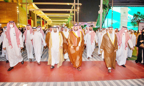 സൗ​ദി കി​രീ​ടാ​വ​കാ​ശി എ​ക്​​സ്​​പോ​യി​ൽ; സ്വീ​ക​രി​ച്ച്​ ​ശൈ​ഖ്​ മു​ഹ​മ്മ​ദ്​