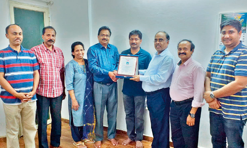 ജ​യിം​സ്​ വ​ർ​ഗീ​സി​ന്​ യാ​ത്ര​യ​യ​പ്പ് ന​ൽ​കി