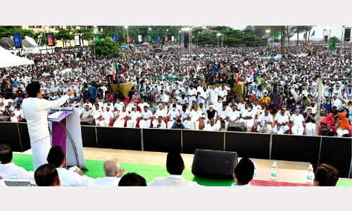 സമുദായത്തിൽ വിള്ളൽ പ്രതീക്ഷിച്ച്​ ക്ലിഫ്​ ഹൗസിൽ പനിച്ചുകിടക്കേണ്ട -സാദിഖലി തങ്ങൾ