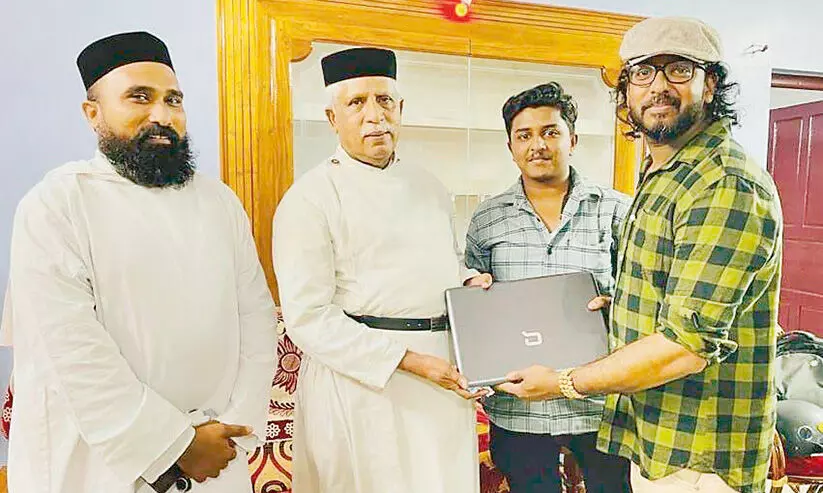 വിദ്യാമൃതം പദ്ധതിയിലേക്ക് ലാപ്ടോപ് നൽകി വിദ്യാമൃതം പദ്ധതിയിലേക്ക് ലാപ്ടോപ് നൽകി