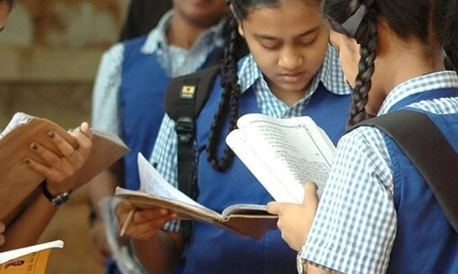 സ്‌കൂളുകളിലും കോളജുകളിലും പേരിനൊപ്പം ഇനീഷ്യലും തമിഴിൽ നിർബന്ധമാക്കി