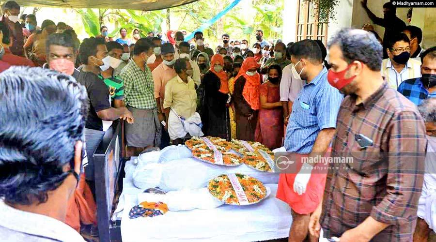 ദേഹമാസകലം പൊള്ളലേറ്റ് പിടയുമ്പോഴും പ്രിയ പറഞ്ഞു - ഞങ്ങളെ രക്ഷിക്കരുത്... പ്രകാശേട്ടെൻറ അടുത്തെത്തണം ദേഹമാസകലം പൊള്ളലേറ്റ് പിടയുമ്പോഴും പ്രിയ പറഞ്ഞു - ഞങ്ങളെ രക്ഷിക്കരുത്... പ്രകാശേട്ടെൻറ അടുത്തെത്തണം