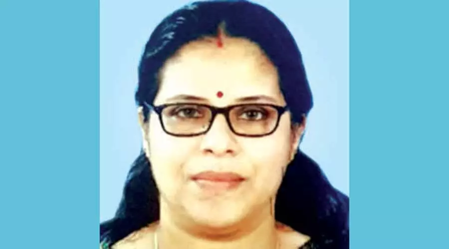 സ്​​കൂ​ട്ട​റി​ൽ കാ​റി​ടി​ച്ച്​ വീ​ണ നഴ്​സ്​ ടിപ്പർ ലോ​റി ക​യ​റി മ​രി​ച്ചു