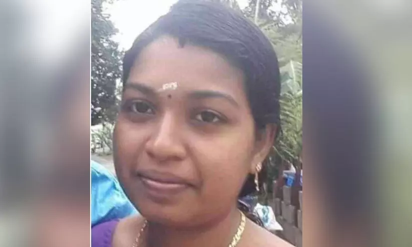 അടുക്കളയിലെ ഗ്യാസ് ചോർച്ച; പൊള്ളലേറ്റ് ചികിത്സയിലായിരുന്ന യുവതി മരിച്ചു അടുക്കളയിലെ ഗ്യാസ് ചോർച്ച; പൊള്ളലേറ്റ് ചികിത്സയിലായിരുന്ന യുവതി മരിച്ചു