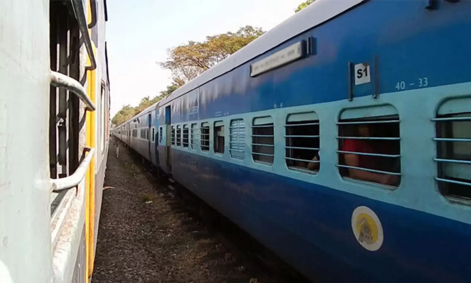 ശ​ബ​രി​മ​ല തീ​ർ​ഥാ​ട​ന​ത്തോ​ട​നു​ബ​ന്ധി​ച്ച്​ ആറ്​ സ്​പെഷൽ ട്രെയിനുകൾ