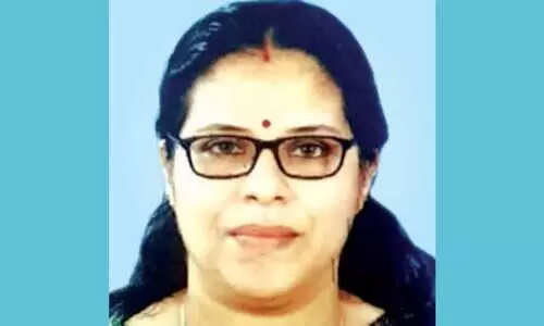 സ്​​കൂ​ട്ട​റി​ൽ കാ​റി​ടി​ച്ച്​ വീ​ണ നഴ്​സ്​ ടിപ്പർ ലോ​റി ക​യ​റി മ​രി​ച്ചു