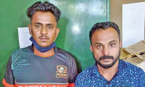 മുത്തങ്ങ എക്സൈസ് ചെക്ക്പോസ്റ്റിൽ എം.ഡി.എം.എയുമായി താമരശ്ശേരി സ്വദേശികൾ പിടിയിൽ മുത്തങ്ങ എക്സൈസ് ചെക്ക്പോസ്റ്റിൽ എം.ഡി.എം.എയുമായി താമരശ്ശേരി സ്വദേശികൾ പിടിയിൽ