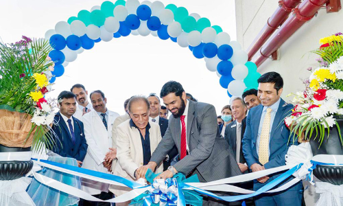 യു.എ.ഇ സുവർണ ജൂബിലിക്ക്​ ആദരം; 50ാം ക്ലിനിക്​ തുറന്ന്​ ആസ്​റ്റർ