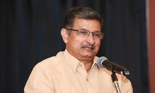 ഏകാധിപത്യവും വംശീയ മേധാവിത്വവും വീണ്ടും   മനുഷ്യനെ കീഴ്​​പ്പെടുത്തുന്നു -അശോകൻ ചരുവിൽ