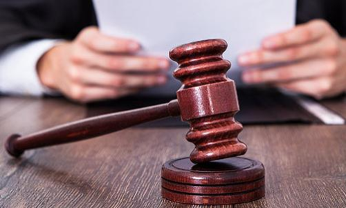 വനിത സുഹൃത്തുമായി ചേർന്ന് ഭാര്യയെ ഉപദ്രവിച്ച കേസ്: പ്രതികളെ വെറുതെവിട്ടു