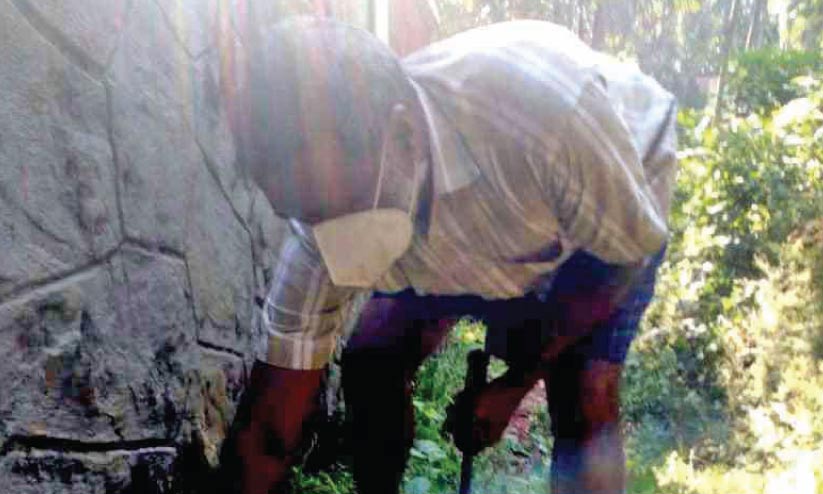 അധികൃതർ കൈയൊഴിഞ്ഞ പൊതുവഴി നന്നാക്കി ഭിന്നശേഷിക്കാരൻ