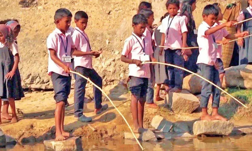 ചൂണ്ടയുമായി സ്​കൂളിലേക്ക്​ വരൂ... മീൻപിടിച്ച്​ മാർക്കുനേടാം