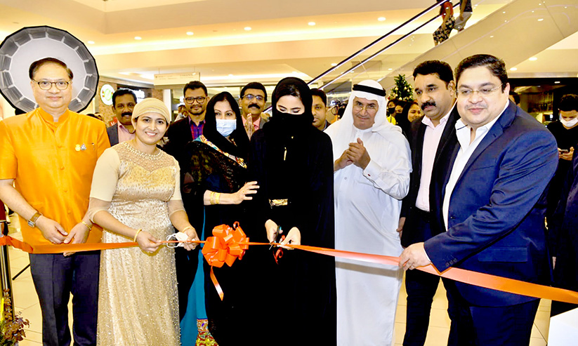 കോ​ൾ​മാ​സ്​ പാ​രി​സ് പു​തി​യ പെ​ർ​ഫ്യൂം പു​റ​ത്തി​റ​ക്കി