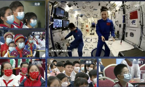 വിദ്യാർഥികൾക്ക്​ ബഹിരാകാശത്ത്​ നിന്ന്​​ തത്സമയ ക്ലാസെടുത്ത്​ ചൈനീസ്​ ബഹിരാകാശ യാത്രികർ - VIDEO