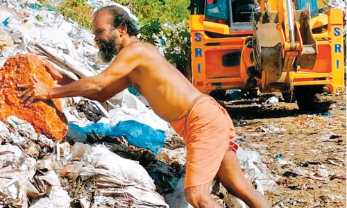 നാറാണത്ത് ഭ്രാന്തന് കല്ലുരുട്ടാനിനി മാലിന്യ മലകൾ