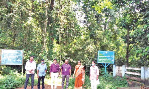 അതിര്‍ത്തിയില്‍ പരിശോധനക്കെത്തിയ കേരള റവന്യൂ സംഘത്തെ കര്‍ണാടക തടഞ്ഞു