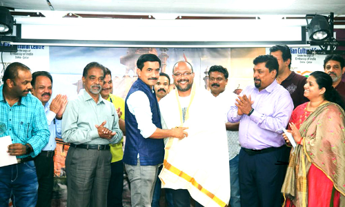 ക​ലാ​കാ​ര​ന്മാ​രെ കു​വാ​ഖ് ആ​ദ​രി​ച്ചു