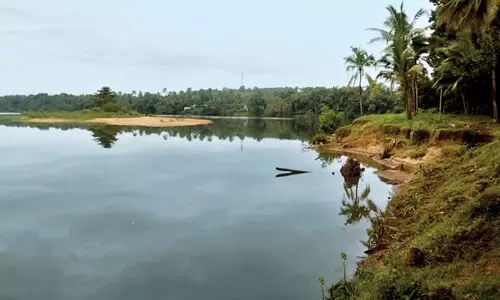 പുഴ കവർന്ന്​ കോറളായി ദ്വീപ്