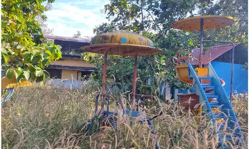 കാടുപിടിച്ച്​ അനാഥമായി കുട്ടികളുടെ പാർക്ക്​