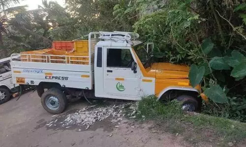 മൽസ്യം കയറ്റിവന്ന വാഹനത്തെ ക്വട്ടേഷൻസംഘം കടത്തിക്കൊണ്ടുപോയി മൽസ്യം കയറ്റിവന്ന വാഹനത്തെ ക്വട്ടേഷൻസംഘം കടത്തിക്കൊണ്ടുപോയി